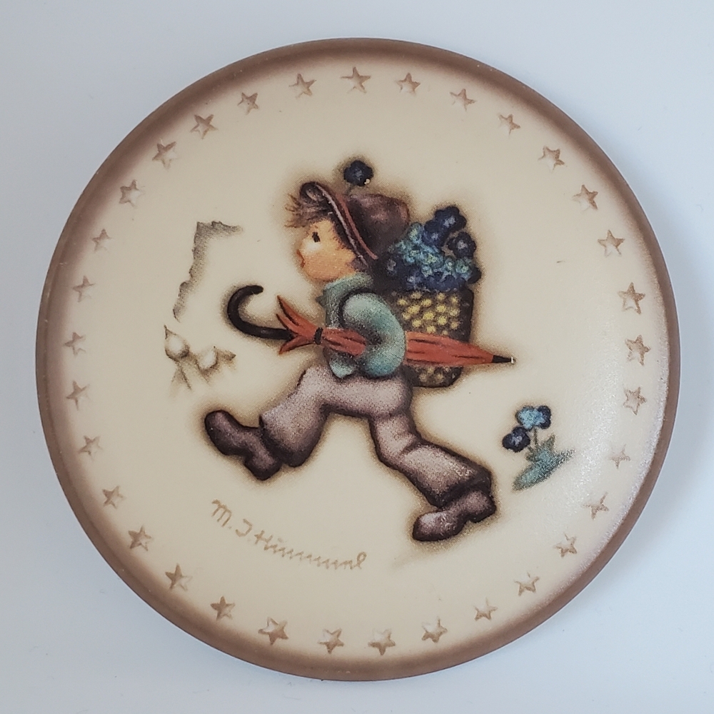 Hummel Goebel 1993 #3 OF 25 Miniature Plate  3 1/4" Merry Wanderer